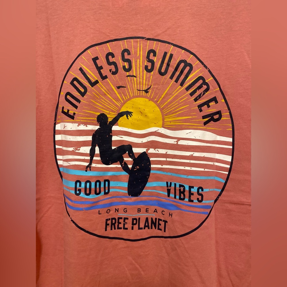 "Men's surfer-style T-shirt"